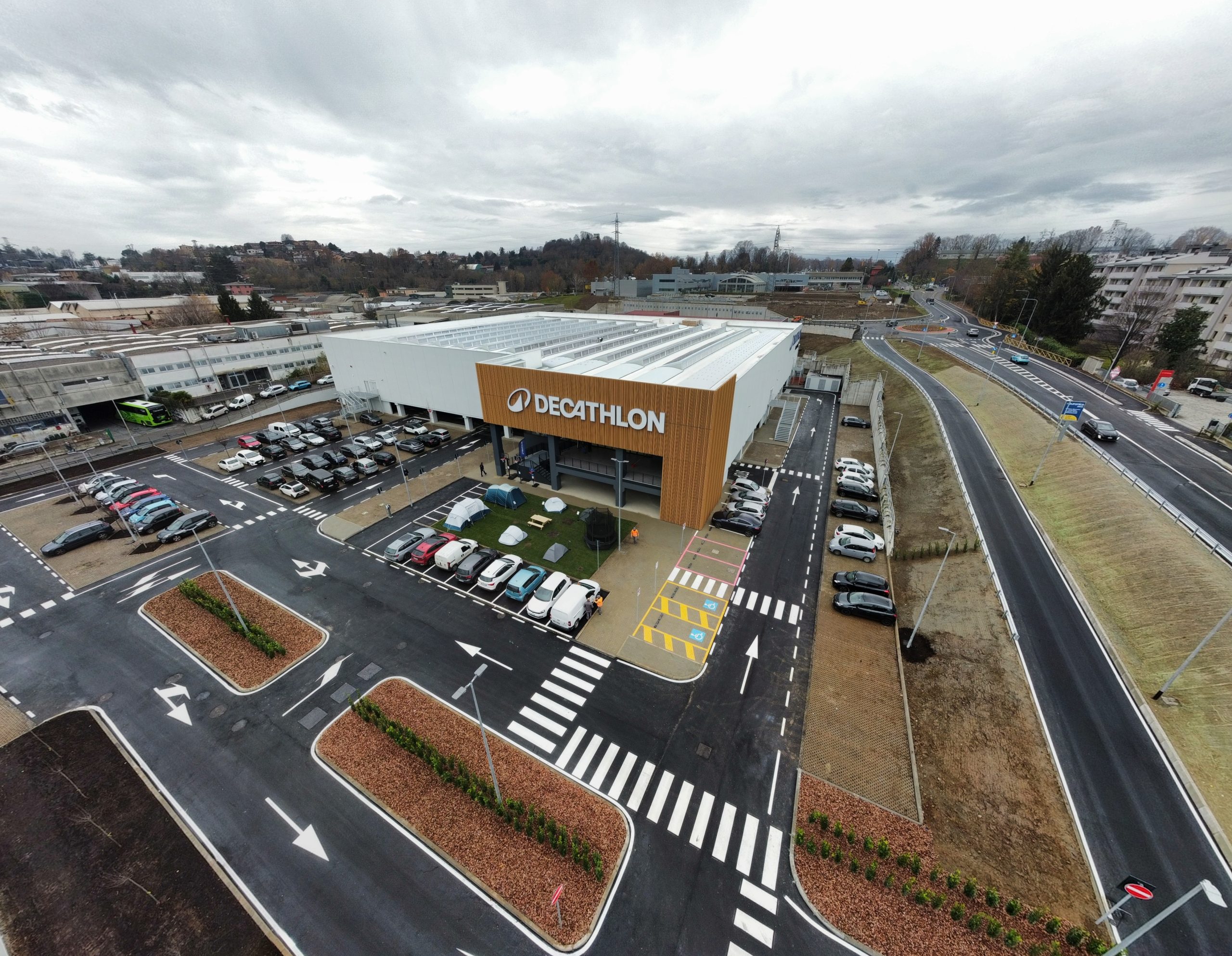 Nuovo maxistore Decathlon Como e rigenerazione area
